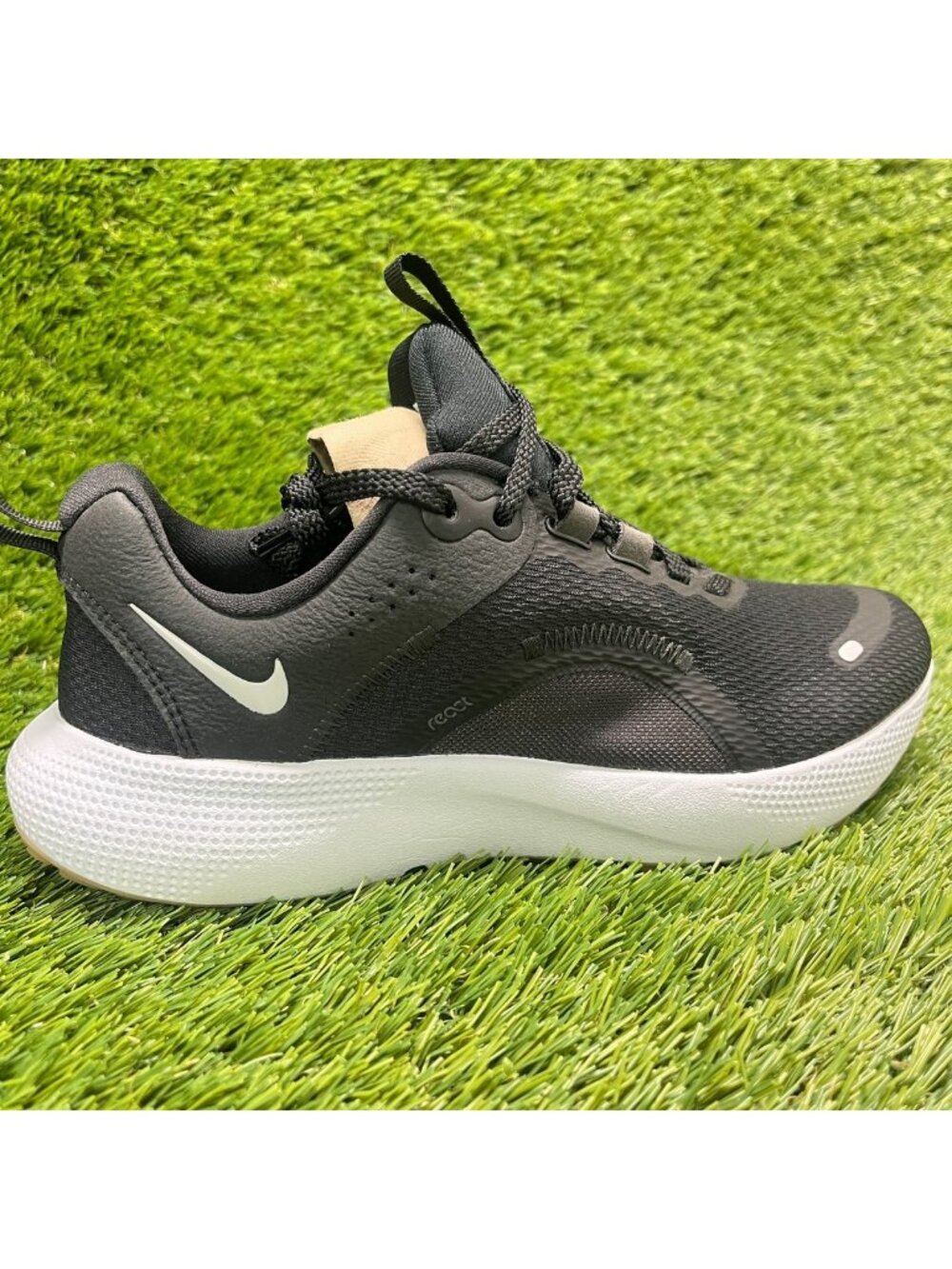 Nike React Escape Run 2 Womens Size 6 Black Athletic Running Shoes Sneakers